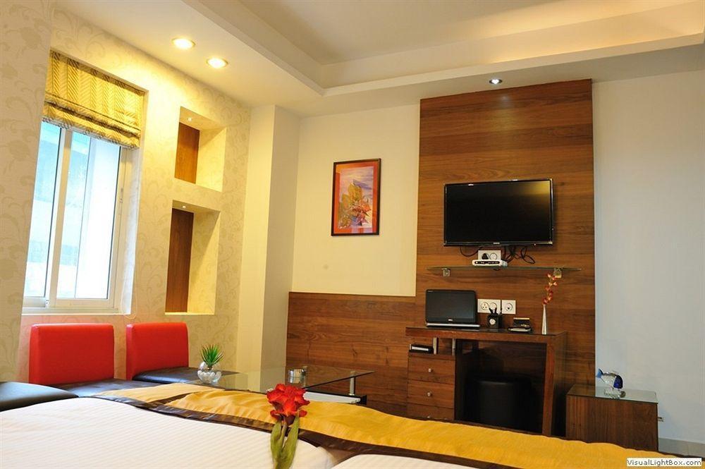 Hotel Niharika Calcutá Exterior foto