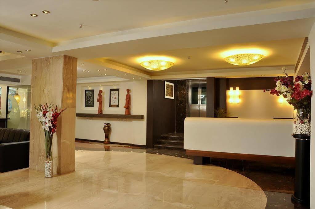 Hotel Niharika Calcutá Exterior foto
